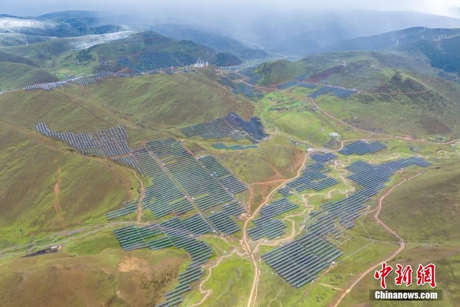 Mega centrale idroelettrica-fotovoltaica cinese entra in funzione