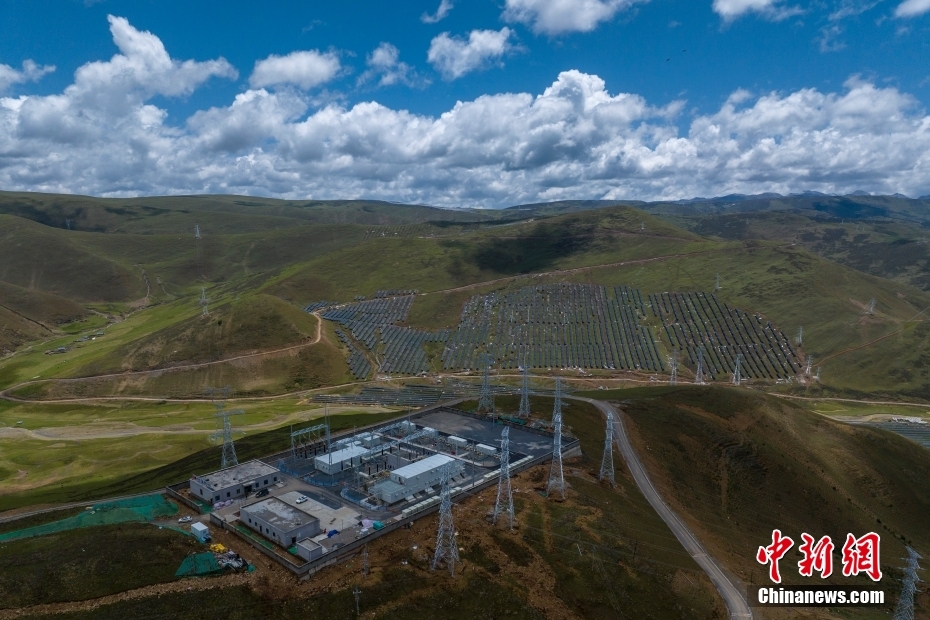 Mega centrale idroelettrica-fotovoltaica cinese entra in funzione