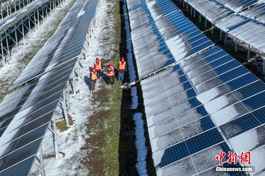 Mega centrale idroelettrica-fotovoltaica cinese entra in funzione