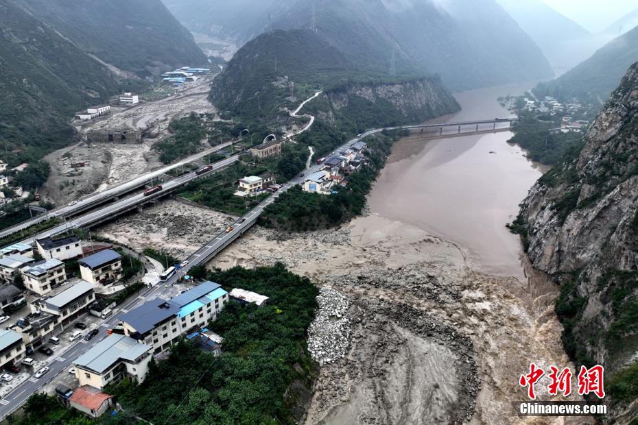 Sichuan: improvvisa frana di fango colpisce la contea di Wenchuan