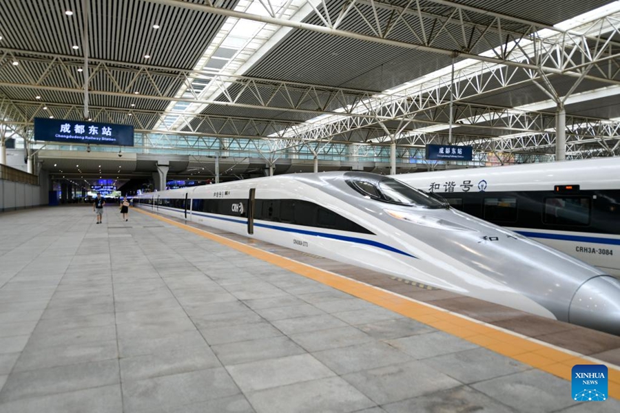 Una nuova ferrovia ad alta velocità collega Hong Kong e Chengdu