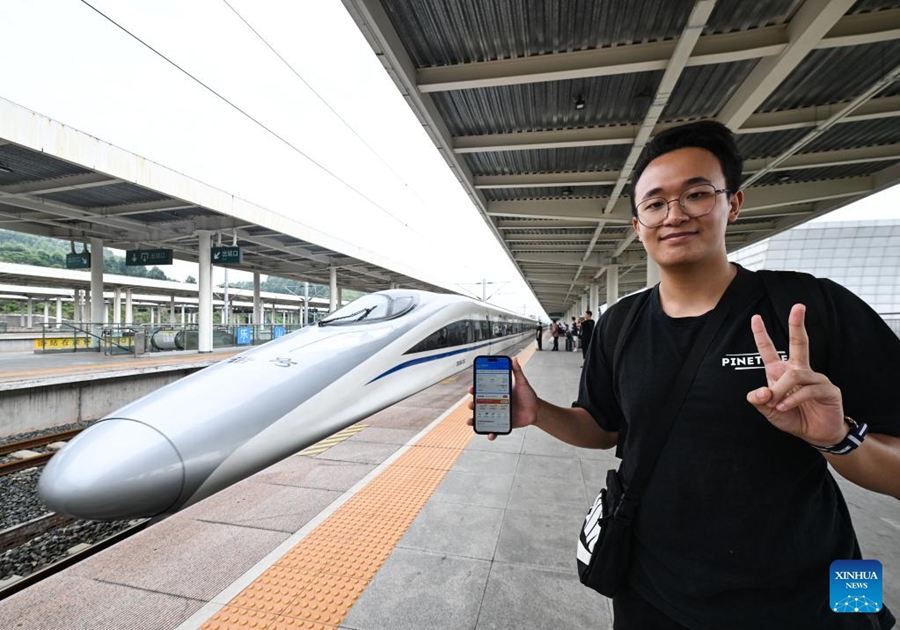 Una nuova ferrovia ad alta velocità collega Hong Kong e Chengdu