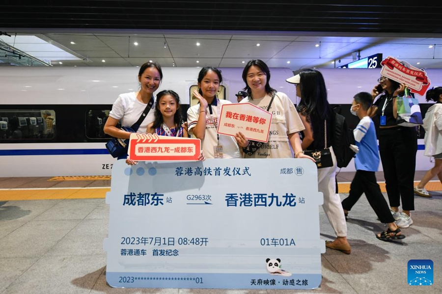 Una nuova ferrovia ad alta velocità collega Hong Kong e Chengdu