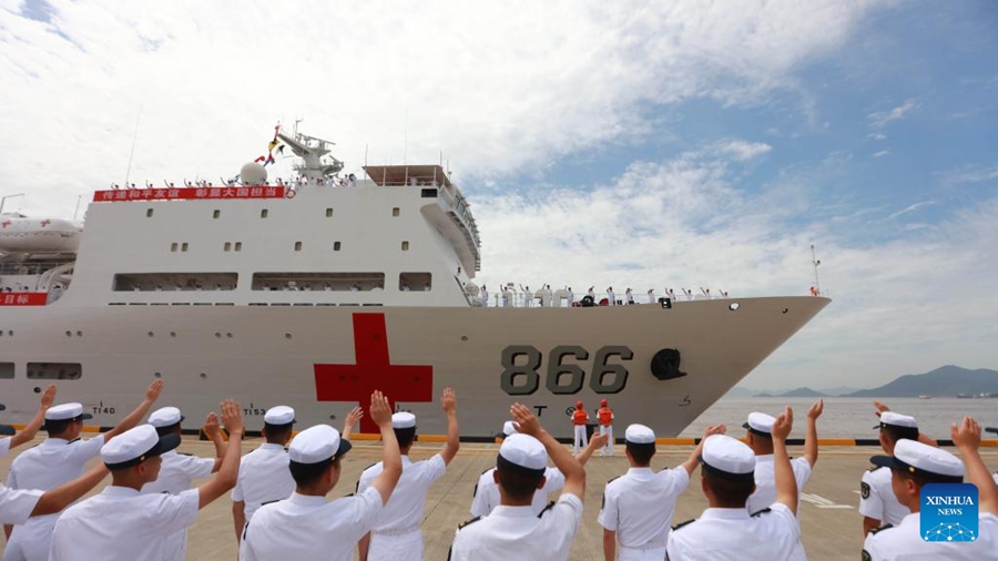 Nave ospedale della marina cinese salpa per una missione umanitaria