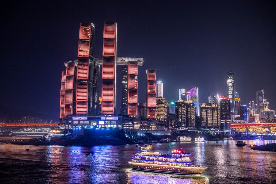 Veduta del molo di Chaotianmen nella municipalità di Chongqing, nel sud-ovest della Cina. (1° aprile 2023 - Xinhua/Tang Yi)