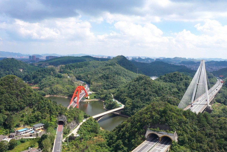 Qingzhen: montagne verdi, acque limpide e angoli di paradiso nascosti