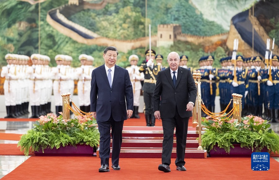 Colloquio tra Xi Jinping e il presidente algerino Abdelmadjid Tebboune