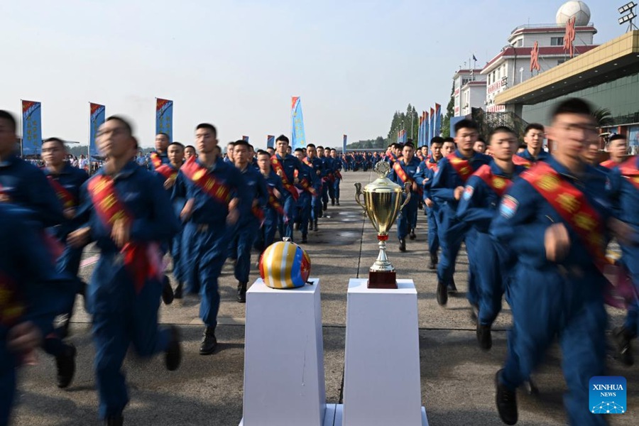 L'aeronautica cinese recluta i migliori cadetti di sempre nel 2023