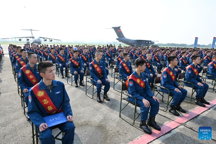 L'aeronautica cinese recluta i migliori cadetti di sempre nel 2023