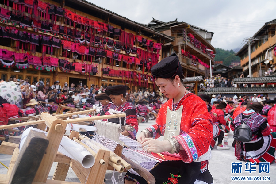 Guangxi, una festività etnica per asciugare i panni