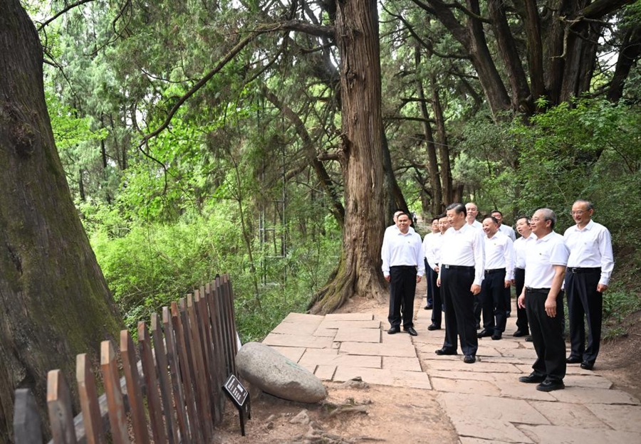 Xi Jinping in viaggio d'ispezione nel Sichuan