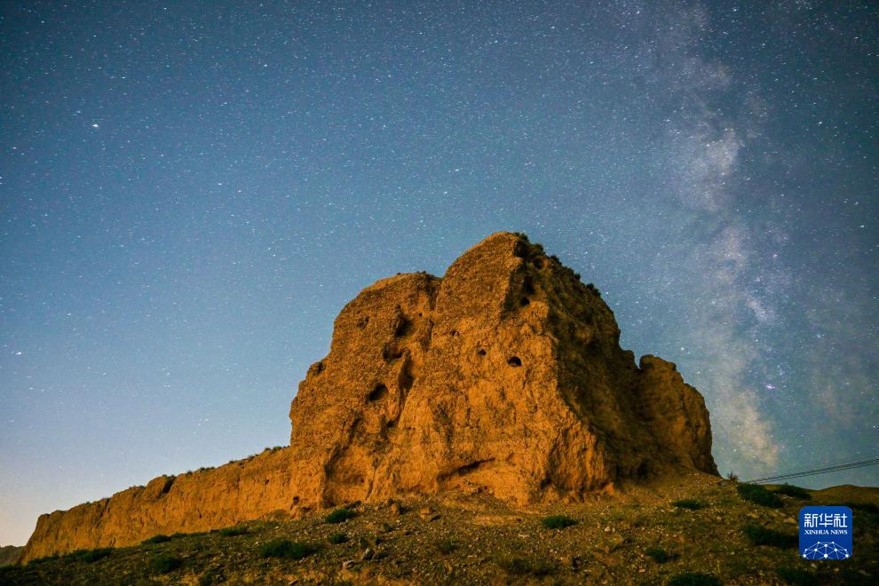 Uno scintillante cielo stellato sopra la Grande Muraglia