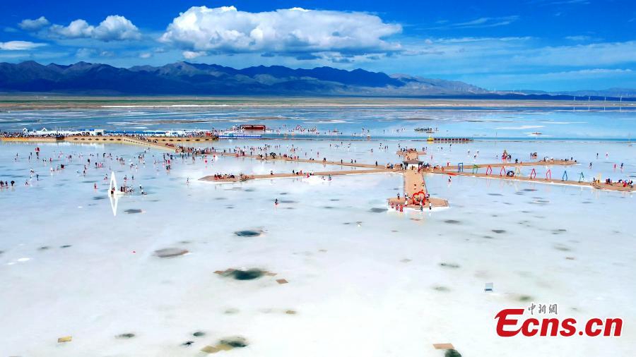 ''Specchio del Cielo'' meraviglia i visitatori di Qinghai