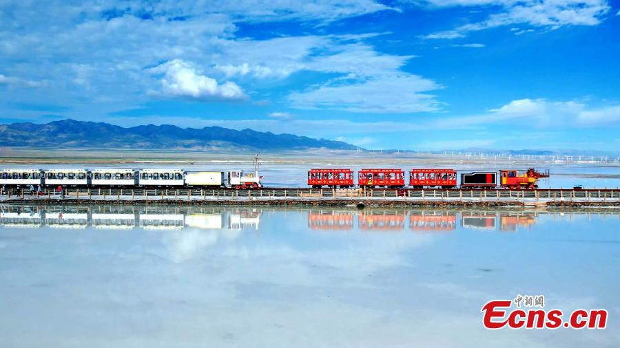 ''Specchio del Cielo'' meraviglia i visitatori di Qinghai