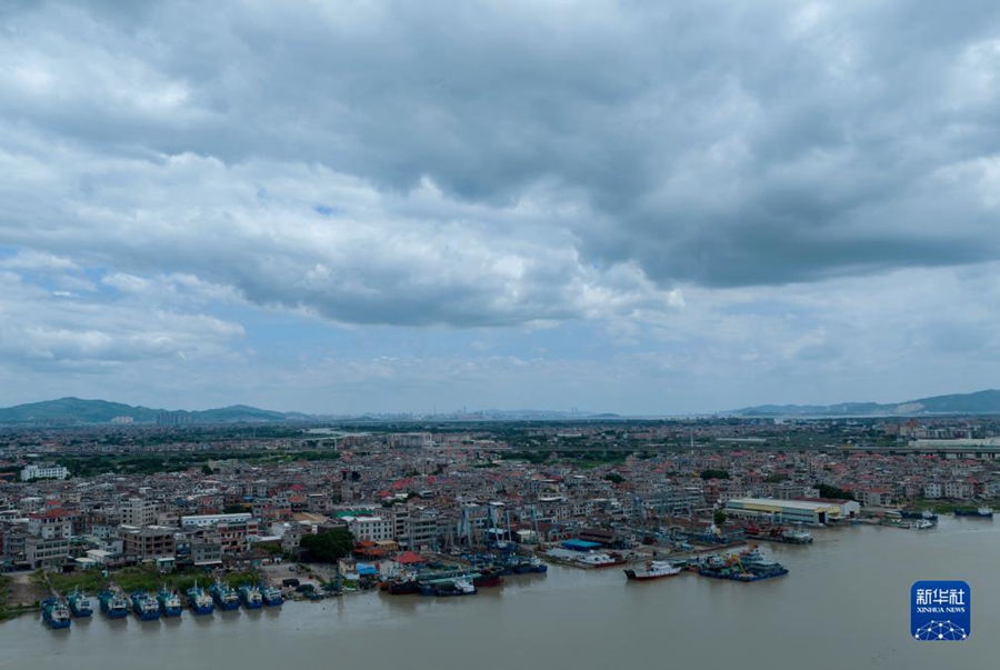 Fujian: pescherecci tornano in porto in vista del tifone Saola