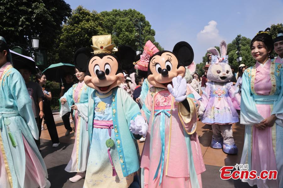 Shanghai Disney celebra la Festa di Metà Autunno