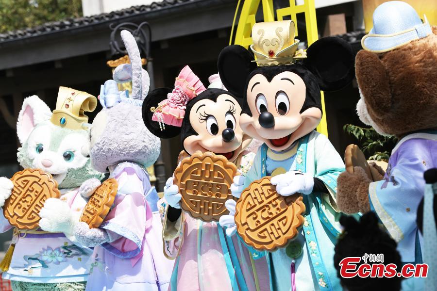 Shanghai Disney celebra la Festa di Metà Autunno