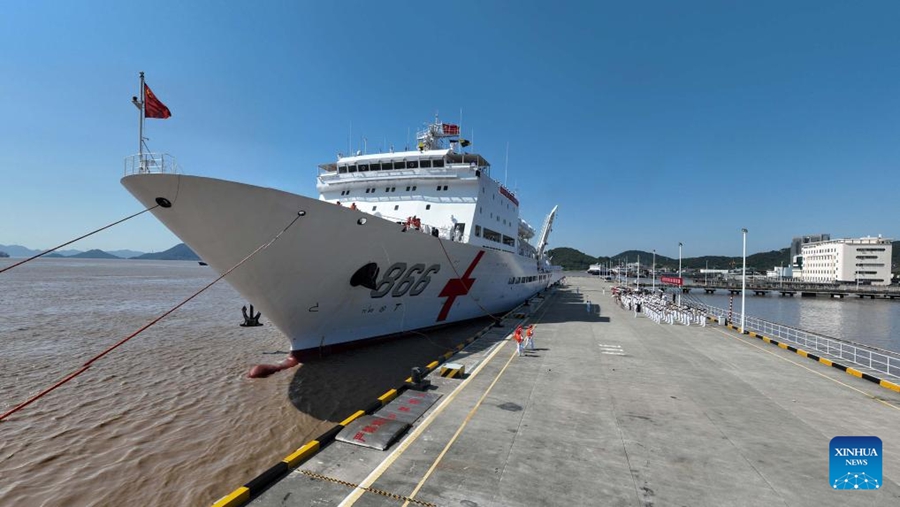 La nave ospedale cinese torna a casa in seguito a missione umanitaria