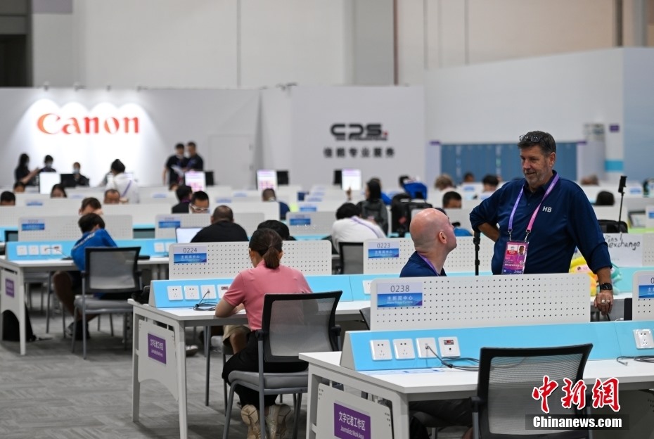 Il Main Media Center dei XIX Giochi Asiatici di Hangzhou accoglie giornalisti di vari Paesi