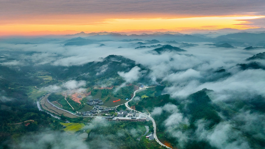 Vista aerea degli otto villaggi di Chengyang che ospitano più di 10.000 abitanti di etnia Dong. (Lu Zhongqiu/China Daily)