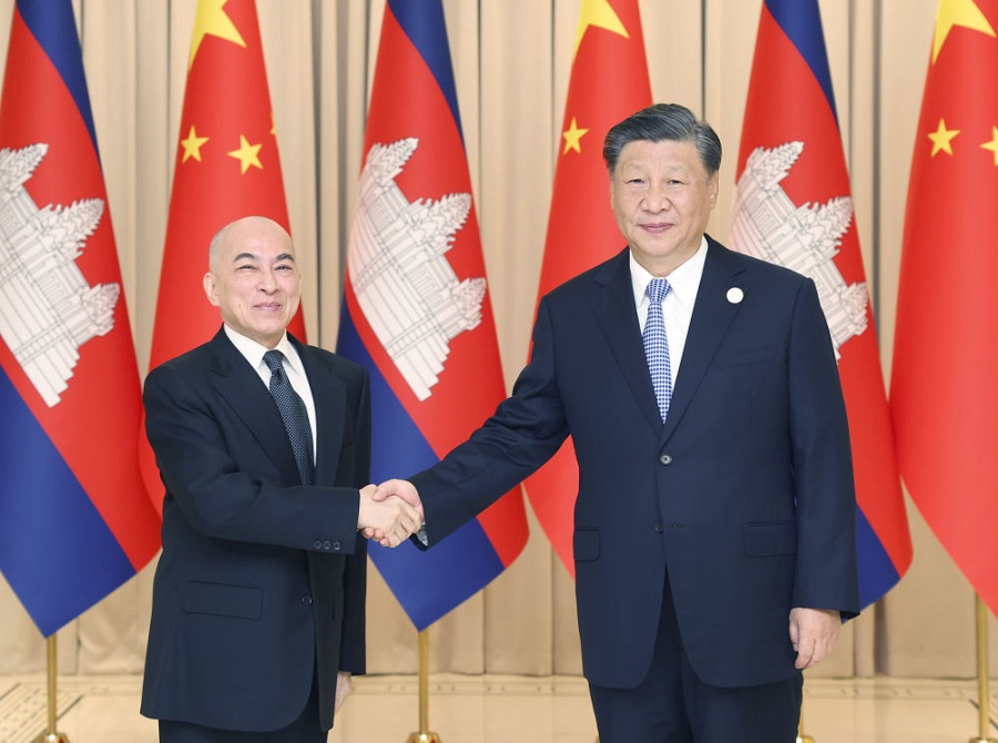 Xi Jinping incontra il re della Cambogia Norodom Sihamoni