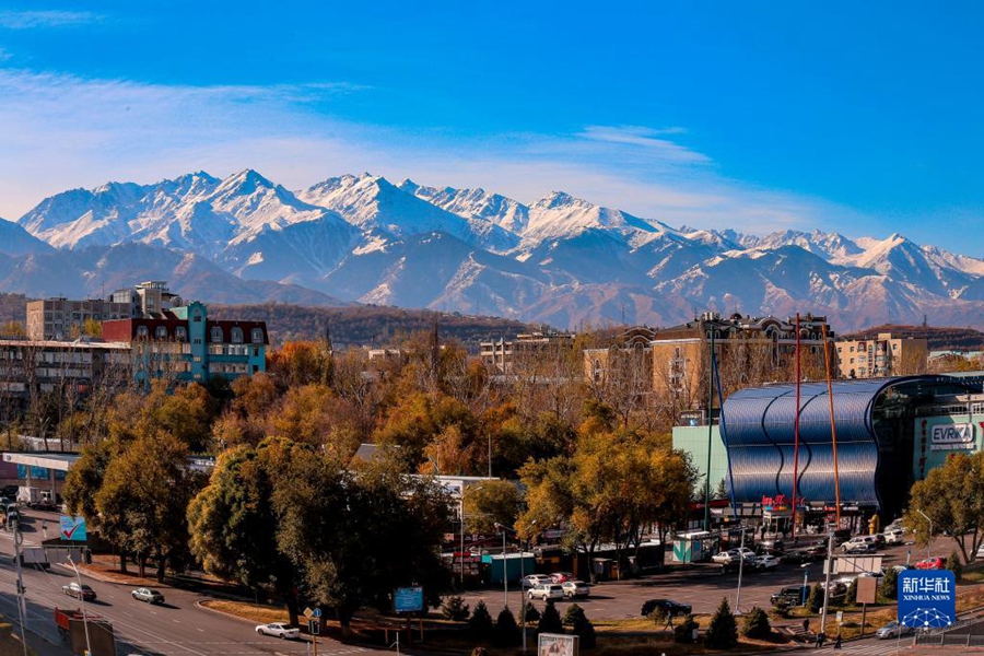 Due città collegate cavalcando mare e montagne dalla Belt and Road