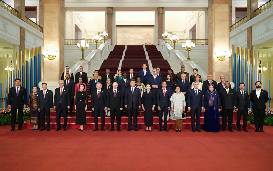 Xi Jinping e Peng Liyuan hanno preparato un banchetto per gli ospiti internazionali partecipanti al terzo Forum della Belt and Road per la Cooperazione Internazionale