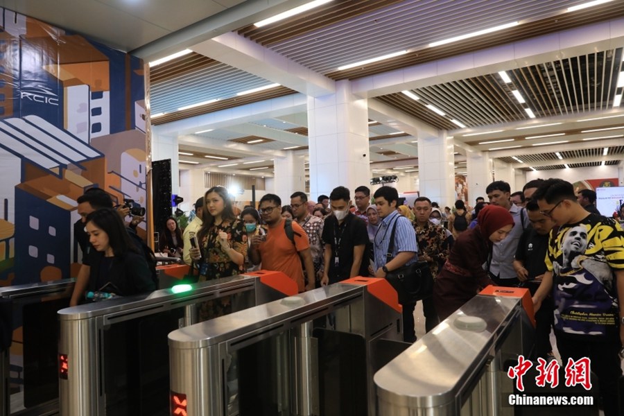 Entrata in servizio la ferrovia ad alta velocità Jiakarta-Bandung