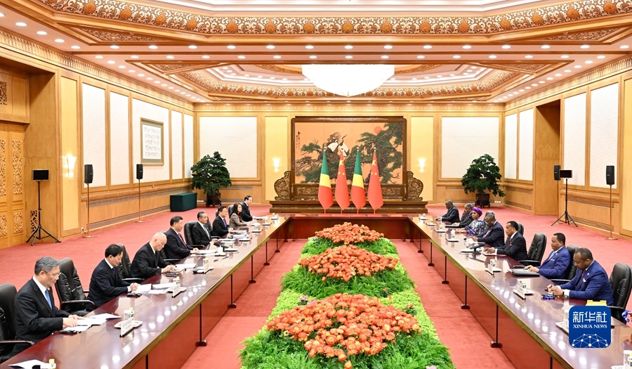 Beijing, incontro tra Xi Jinping e Denis Sassou Nguesso