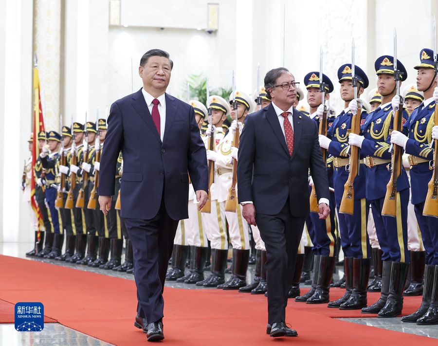 Beijing, colloquio tra Xi Jinping e il presidente colombiano Gustavo Petro