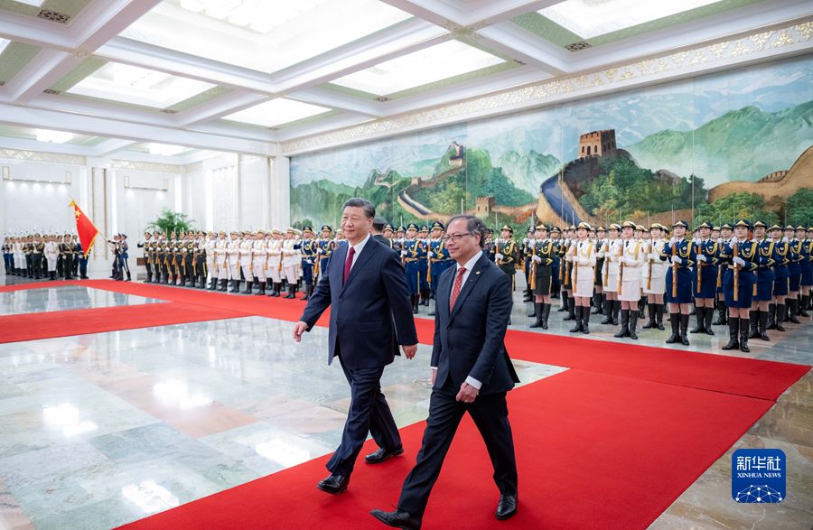 Beijing, colloquio tra Xi Jinping e il presidente colombiano Gustavo Petro