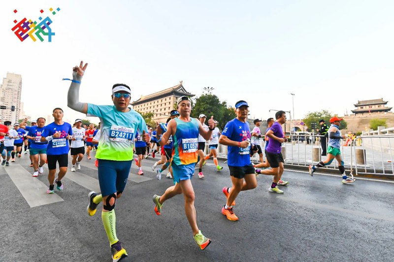 La Maratona di Xi'an: 3500 corridori riuniti nella città antica