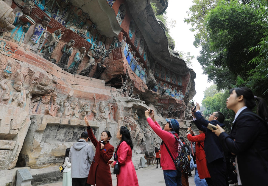 Chongqing: incisioni rupestri di Dazu ricevono un numero record di turisti