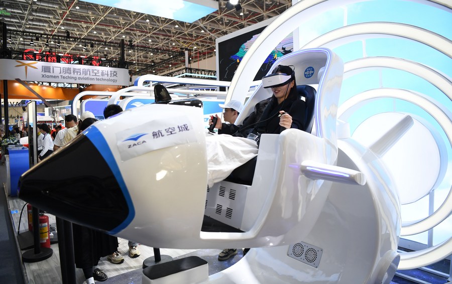 Zhuhai: inaugurata la mostra Areo Asia 2023