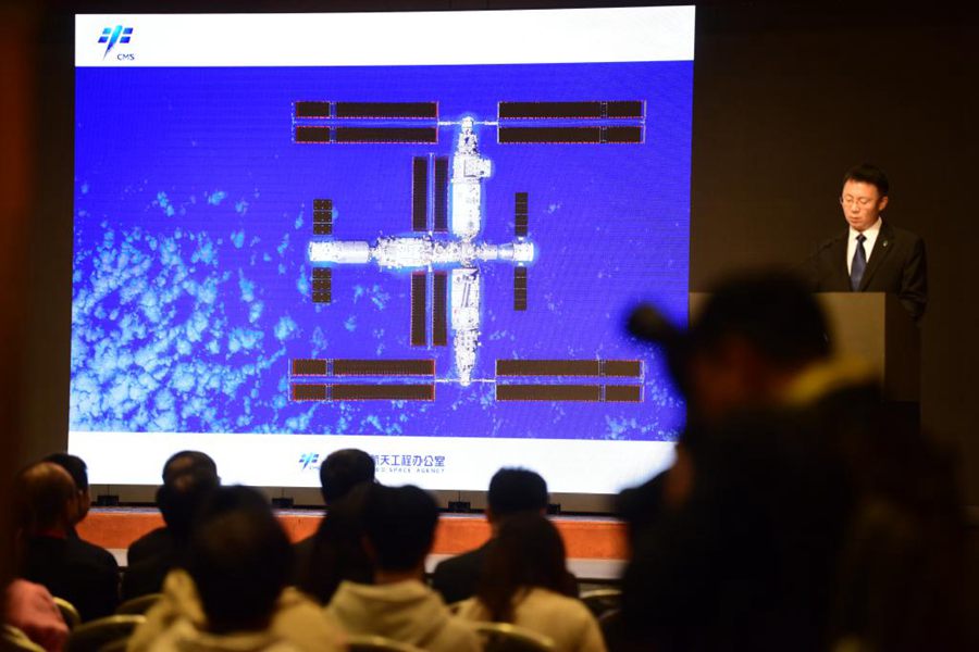 Conferenza stampa della delegazione del China Manned Space Program a Hong Kong. (28 novembre 2023-Xinhua/Lv Xiaowei)