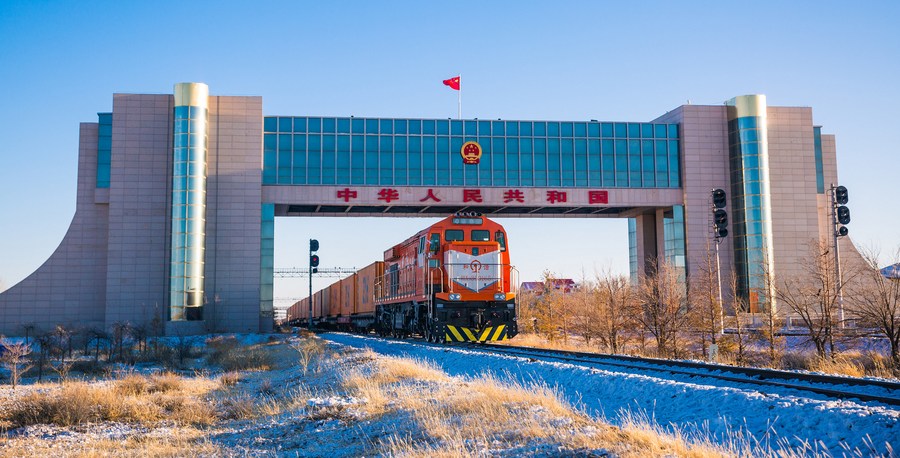 Porto terrestre cinese gestisce oltre 3000 viaggi di treni merci Cina-Europa