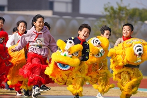 Ninghai, Zhejiang: la danza del leone entra a scuola