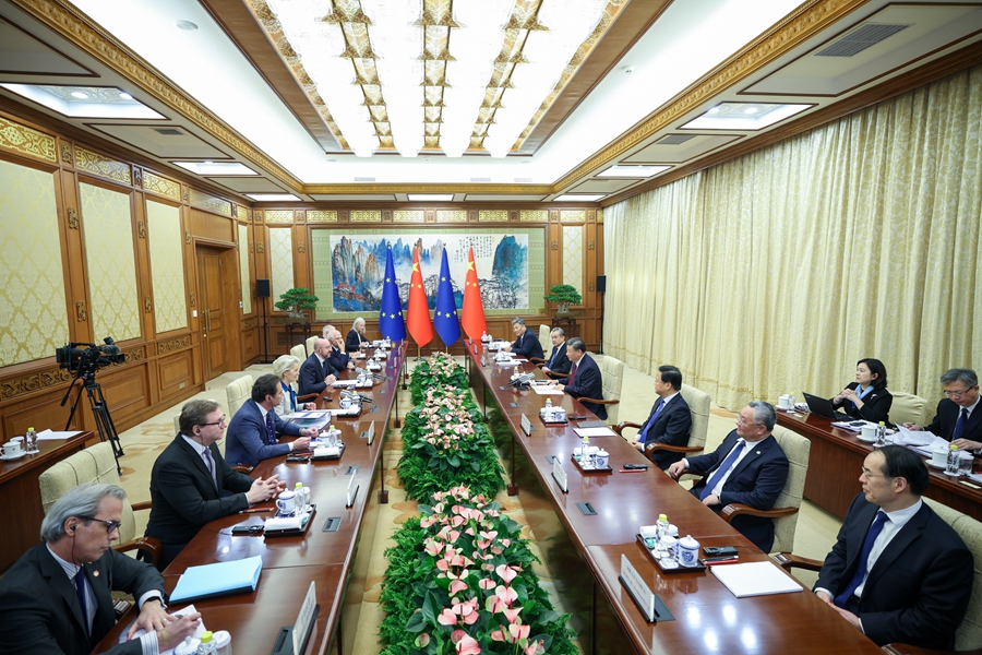 Xi Jinping incontra Charles Michel e Ursula von der Leyen