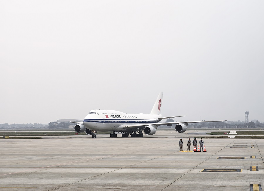 Xi Jinping arriva ad Hanoi per la sua visita di Stato nella Repubblica Socialista del Vietnam