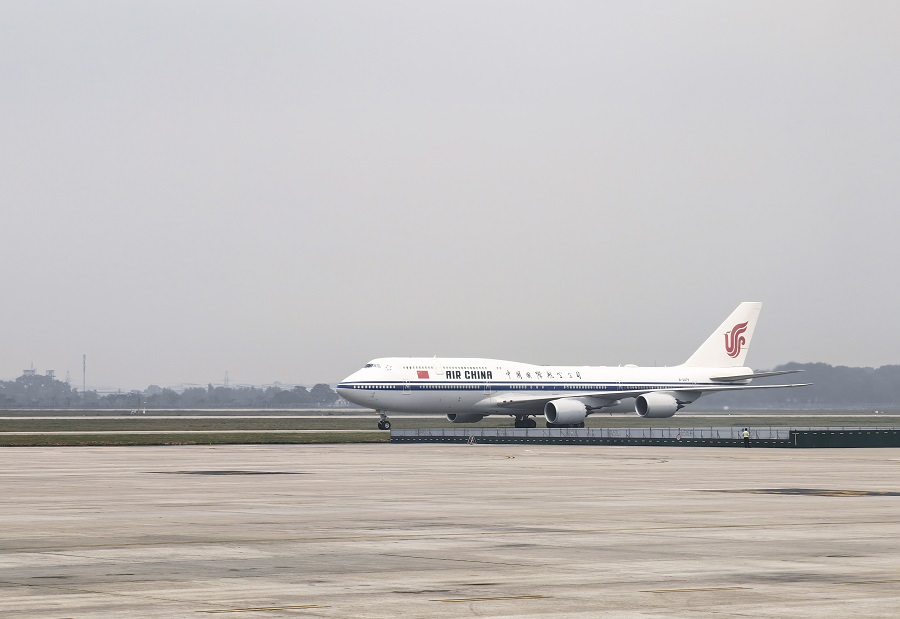 Xi Jinping arriva ad Hanoi per la sua visita di Stato nella Repubblica Socialista del Vietnam