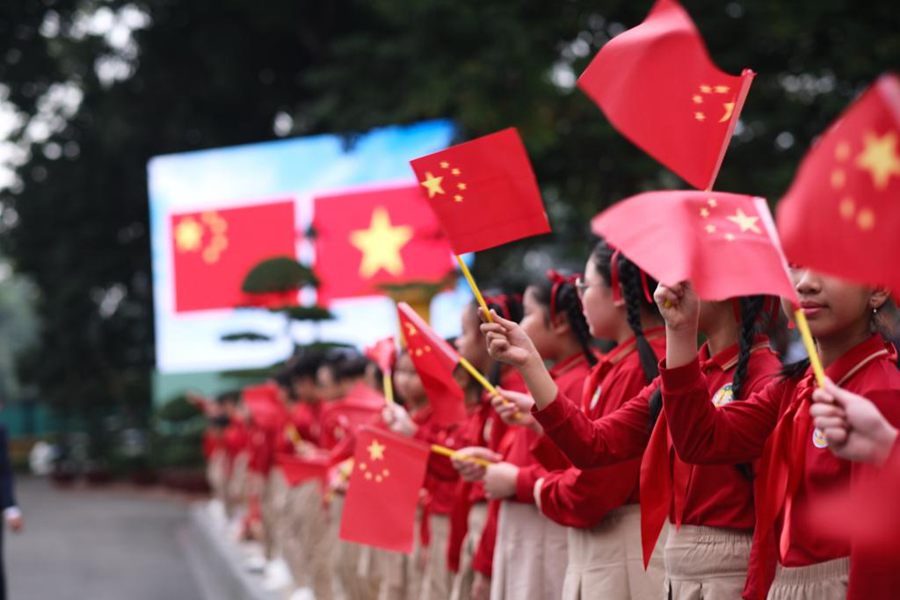 Xi Jinping e Peng Liyuan partecipano alla cerimonia di benvenuto organizzata da Nguyen Phu Trong, Vo Van Thuong e consorti