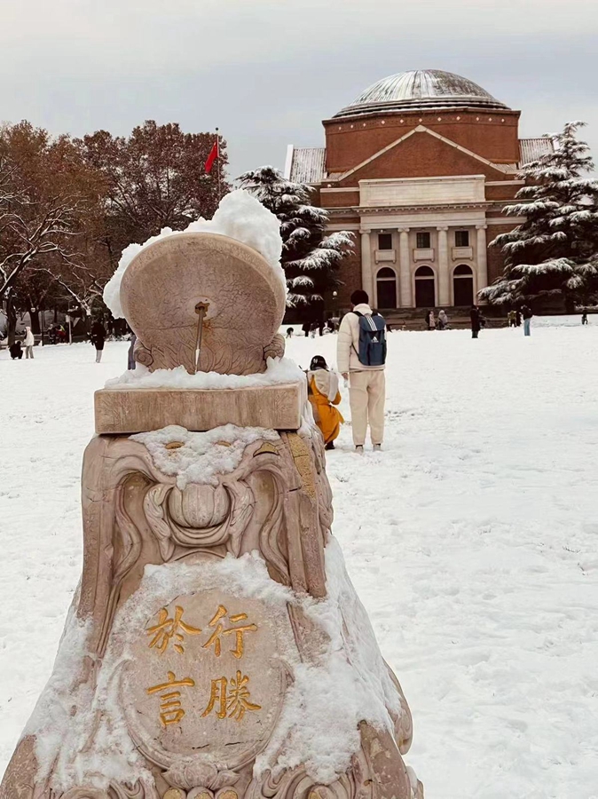 Due giorni di forti nevicate si riversano su Beijing