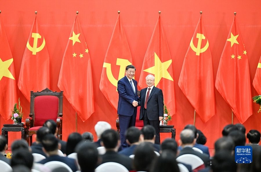 Xi Jinping e consorte incontrano i rappresentanti della gioventù e dell'amicizia Cina-Vietnam