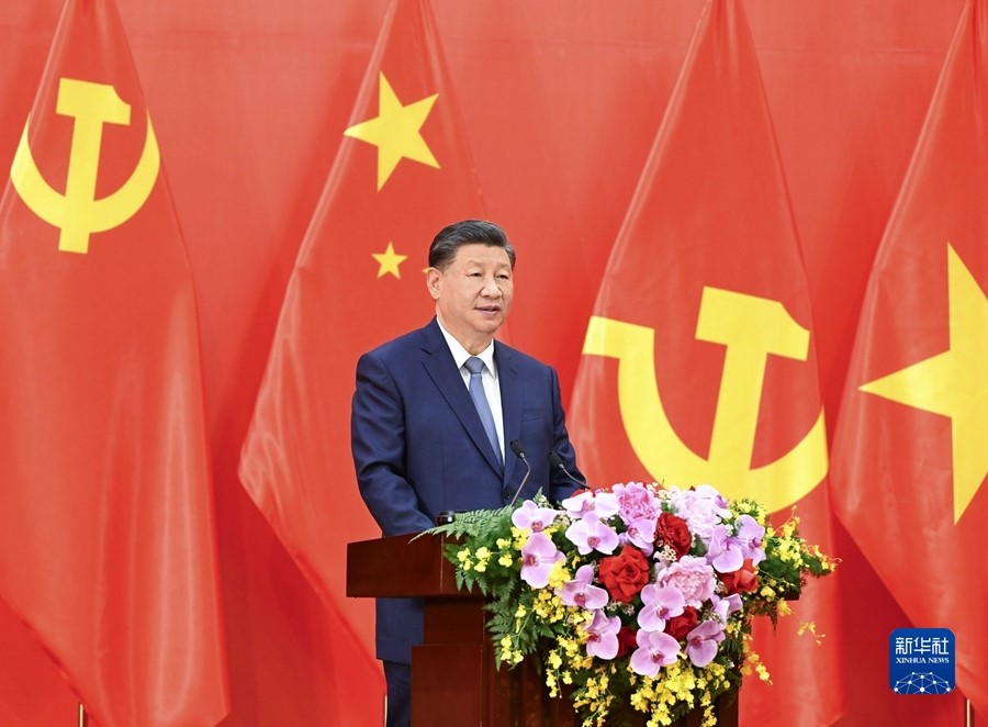 Xi Jinping e consorte incontrano i rappresentanti della gioventù e dell'amicizia Cina-Vietnam