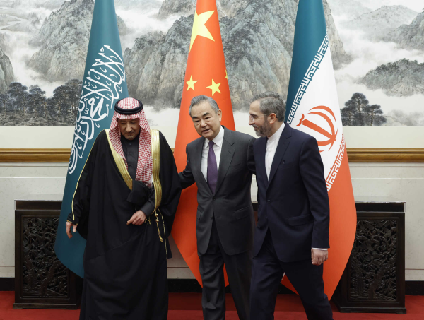 Cina sostiene Arabia Saudita e Iran nella promozione del processo di miglioramento delle relazioni