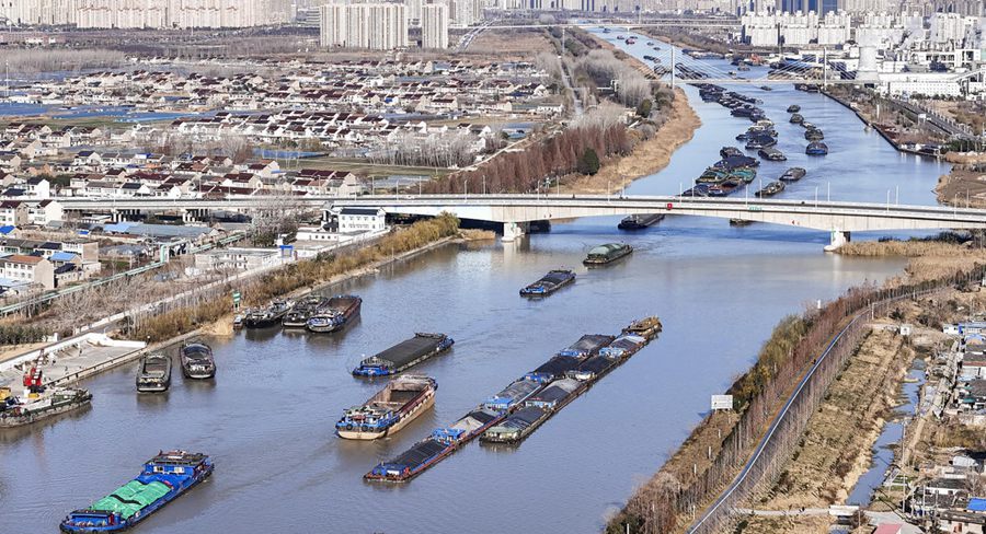 Jiangsu: trasporto invernale lungo il Gran Canale Beijing-Hangzhou