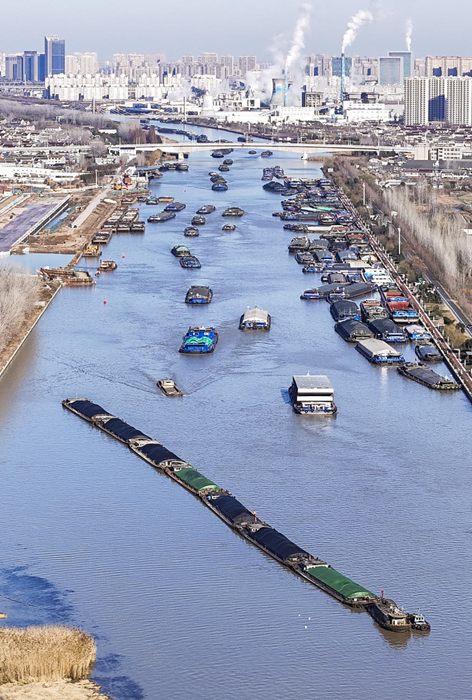 Jiangsu: trasporto invernale lungo il Gran Canale Beijing-Hangzhou