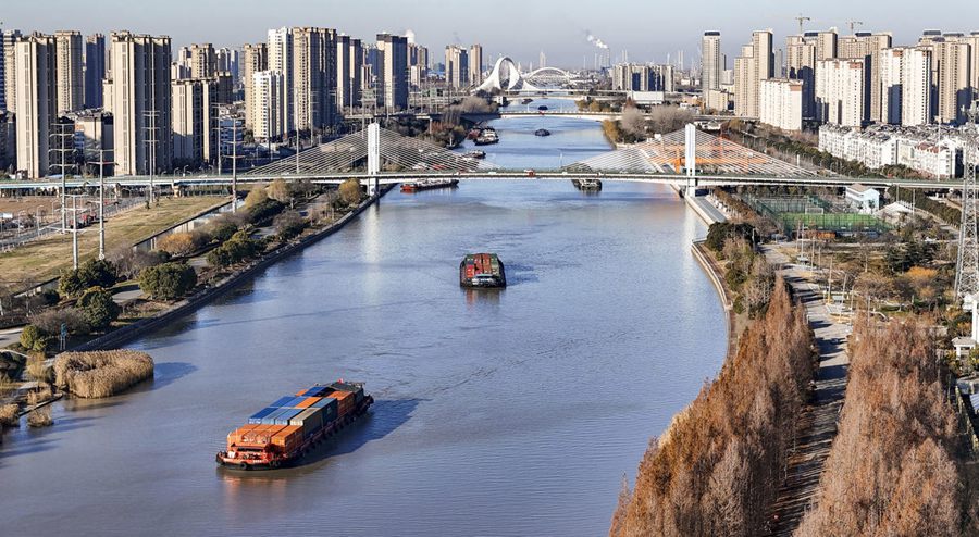 Jiangsu: trasporto invernale lungo il Gran Canale Beijing-Hangzhou