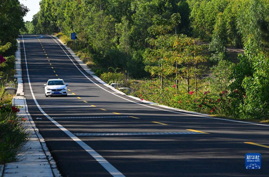 Hainan celebra l'apertura dell'autostrada panoramica costiera