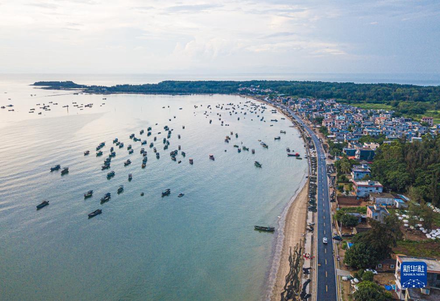 Hainan celebra l'apertura dell'autostrada panoramica costiera